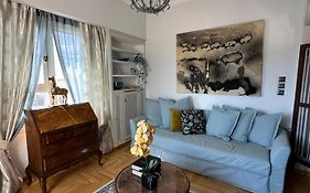 2 Bd Apt In Syntagma With Acropolis View